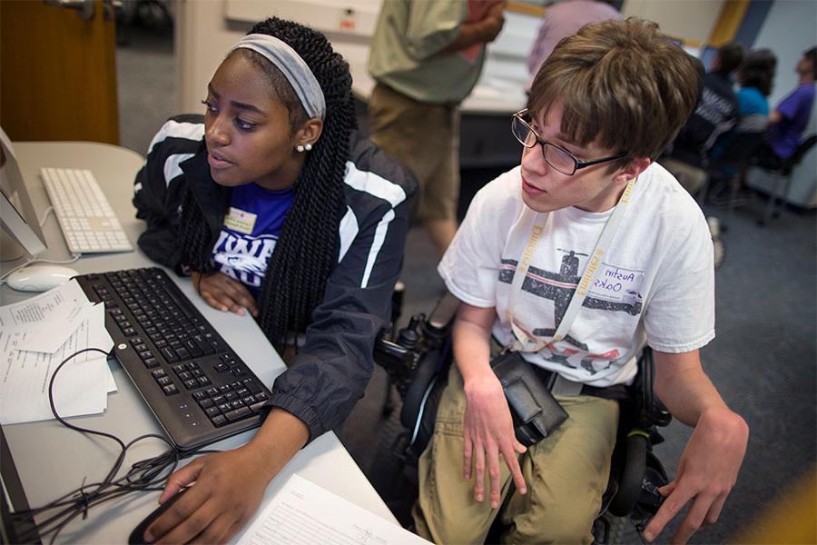  Students working on a computer.